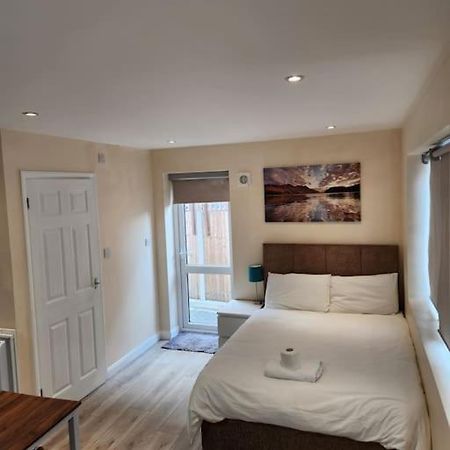 Beautiful Private En-Suite Room With Its Own Entry Bexleyheath Esterno foto